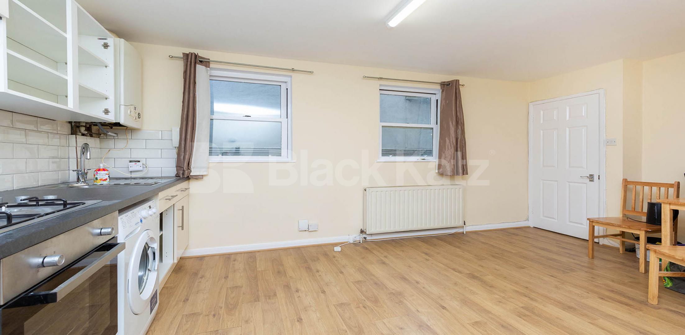 			LOCATION LOCATION LOCATION !!!, 1 Bedroom, 1 bath, 1 reception Flat			 Swan Yard, ISLINGTON N1